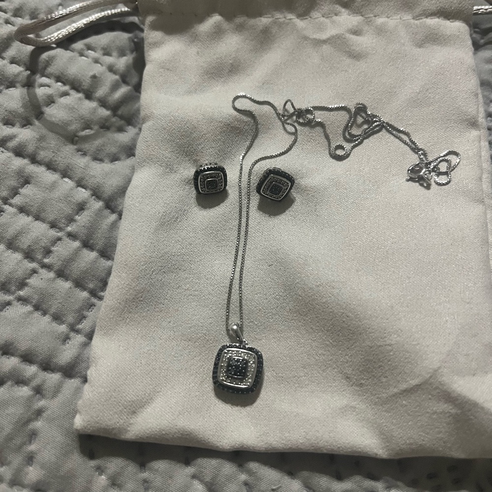 Elegant Silver Necklace and Earring Set
